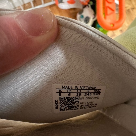 adidas ultraboost slides - men size 6 (women 7.5)​ - Picture 4 of 4